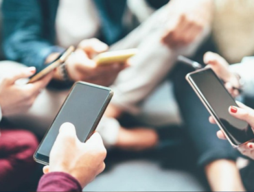 Harga RAM Meroket, Pasar Ponsel Global Diprediksi Menyusut di 2026 (Foto: Getty Images/iStockphoto/ViewApart)