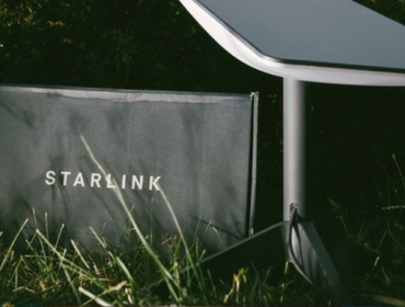 Ilustrasi Starlink. Perdana Menteri Vietnam Pham Minh Chinh menyatakan bahwa pemerintah siap mempercepat pemberian lisensi bagi layanan internet satelit Starlink milik Elon Musk dalam skema percontohan. Hal ini disampaikan Chinh saat bertemu dengan hampir 40 pebisnis Amerika Serikat di Hanoi. (Foto: SHUTTERSTOCK/HADRIAN)