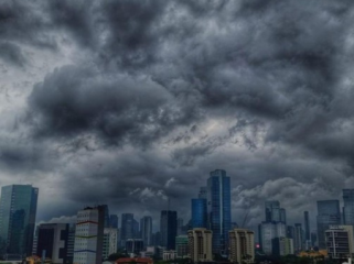 Ilustrasi cuaca ekstrem. (Foto: Herianto Batubara/detik.com)