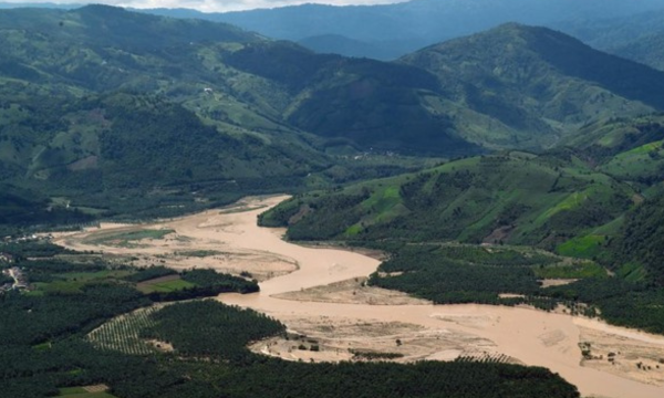 Netizen Pakai Google Earth Ungkap Hutan Gundul & Tambang Ilegal Bikin Banjir (Foto: ANTARA FOTO/Galih Pradipta)