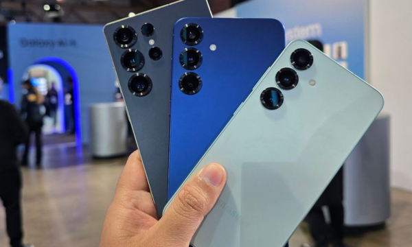 Samsung resmi merilis ponsel flagship terbarunya, Galaxy S25 series pada Kamis (23/1/2025) dini hari waktu Indonesia. Ada tiga ponsel yang diperkenalkan yaitu Samsung Galaxy S25 reguler, Galaxy S25 Plus, dan Galaxy S25 Ultra. (KOMPAS.com/GALUH PUTRI RIYANTO)