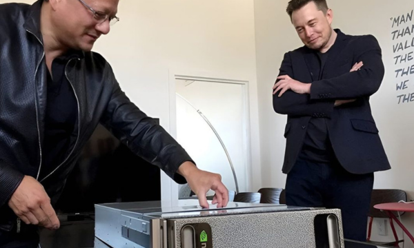 Serah terima unit DGX-1 dari Jensen Huang ke Elon Musk pada 2016 yang kemudian menjadi titik balik sejarah teknologi modern. Mesin yang diantar CEO Nvidia itu digunakan oleh tim OpenAI untuk melatih model-model kecerdasan buatan awal mereka. (foto: wccftech)