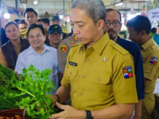 Wali Kota Bogor Dedie Rachim pastikan stok pangan aman jelang nataru. (foto: Kominfo)