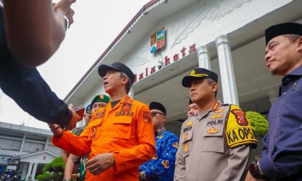 Wali Kota Bogor Dedie Rachim didampingi Forkopimda. (foto: Kominfo)