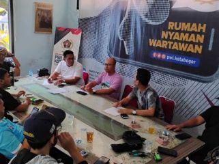 pwi kota bogor menggelar rapat refleksi akhir tahun. (foto:Bunai)