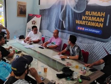 pwi kota bogor menggelar rapat refleksi akhir tahun. (foto:Bunai)