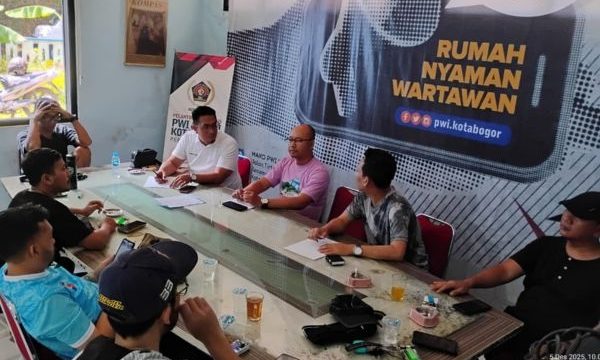 pwi kota bogor menggelar rapat refleksi akhir tahun. (foto:Bunai)