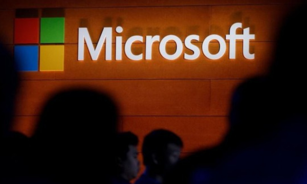 Microsoft Dikabarkan PHK 22 Ribu Karyawan Awal 2026, Imbas AI Foto: Drew Angerer/Getty Images