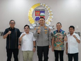 Pimpinan DPRD Kota Bogor tahun 2026 bersama Kapolresta Bogor Kota Kombes Pol Rio Wahyu Anggoro. (foto: humpro)