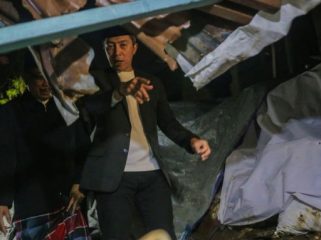 Wali Kota Bogor Dedie Rachim tinjau longsor Bondongan. (foto: Kominfo)