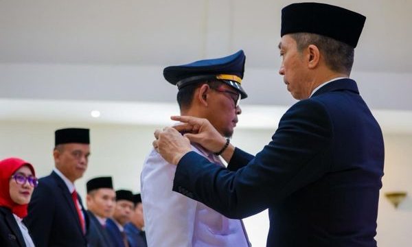 wali kota bogor dedie rachim lantik pejabat. (foto: kominfo)