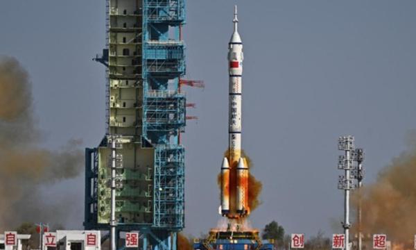 Ilustrasi. Misi berawak Artemis milik NASA harus ditunda peluncurannya. (Foto: AFP/PEDRO PARDO)