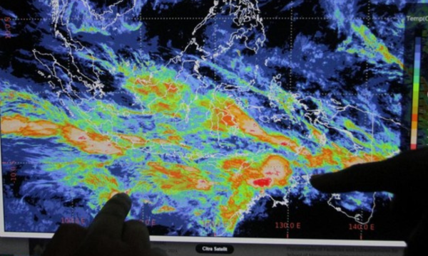 BMKG: Waspada Hujan Lebat Sepanjang 21-23 Februari
BMKG mengeluarkan peringatan dini terkait potensi hujan dengan intensitas lebat hingga sangat lebat antara 21-23 Februari di sejumlah wilayah Indonesia. (Foto: ANTARA FOTO/ARI BOWO SUCIPTO)
