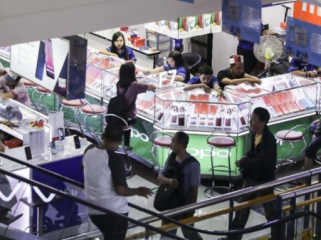 Lembaga riset pasar IDC memperkirakan penjualan smartphone secara global akan turun hingga 12,9 persen tahun ini imbas krisis pasokan chip memori (RAM). (Foto: CNN Indonesia/Hesti Rika).