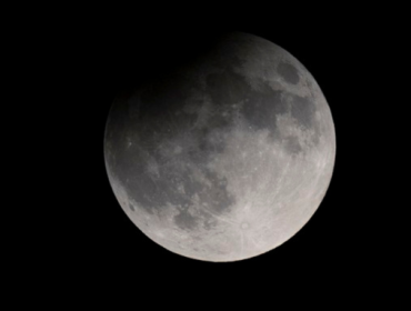 Ilmuwan Sebut Bulan Terus Menyusut dan Bisa Picu Gempa Baru (Foto: AP/Petros Karadjias)