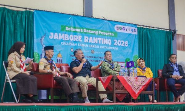 Ketua Kwarcab Kota Bogor Denny Mulyadi membuka Jambore ranting tansa. (foto: pramuka)