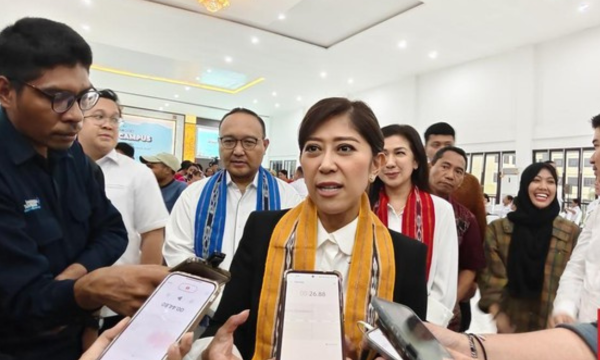 Menkomdigi Meutya Hafid katakan transfer data lintas negara tak perlu menunggu Lembaga Pengawas Pelindungan Data Pribadi (PDP) terbentuk. (Foto: CNN Indonesia/Loamy Noprizal)