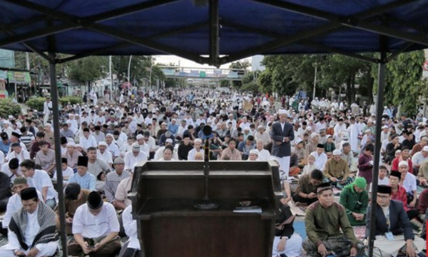 Ilustrasi. BMKG memproyeksikan cuaca Lebaran 2026 didominasi hujan. Waspadai cuaca ekstrem dan potensi banjir pesisir selama periode mudik. (Foto: CNN Indonesia/Adhi Wicaksono)
