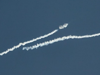 Ilustrasi. Iran menjadikan program rudal sebagai inti strategi militernya, terutama karena angkatan udara masih bertumpu pada pesawat tempur yang relatif tua. (Foto: AFP/FADEL SENNA)