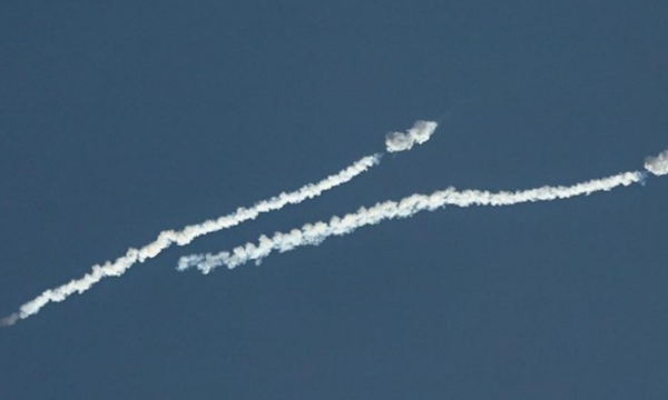 Ilustrasi. Iran menjadikan program rudal sebagai inti strategi militernya, terutama karena angkatan udara masih bertumpu pada pesawat tempur yang relatif tua. (Foto: AFP/FADEL SENNA)