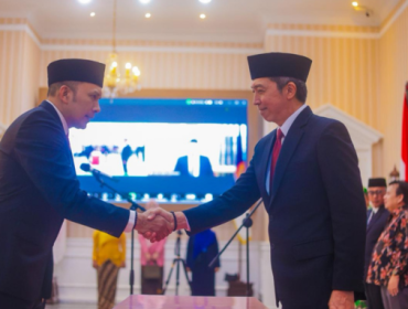 Direktur Pelayanan Bisnis Tirta Pakuan Muzakir saat dilantik, Jumat (27/3/2026). (foto: kominfo)