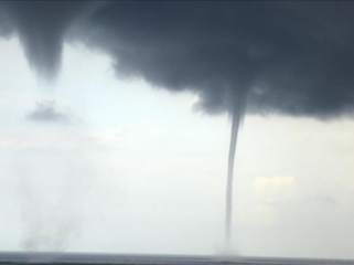 Fenomena Tornado Langka Ancam Wilayah Iran di Tengah Perang. Ilustrasi tornado (Foto: worldbulletin.net)
