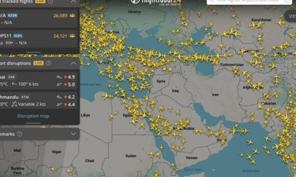 Serangan udara Israel dan AS ke wilayah Iran sejak Sabtu (28/2), membuat wilayah udara negara tersebut kosong melompong dari penerbangan pesawat sipil. (Foto: Flightradar24)