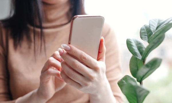 Ramalan Buruk Pasar HP dan PC di Tahun 2026 (Foto: Getty Images/helenaak)
