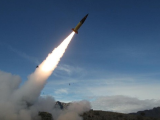 Amerika Serikat mulai memanfaatkan berbagai alat kecerdasan buatan (AI) untuk meningkatkan serangannya di tengah peperangannya bersama Israel melawan Iran. (Foto: AFP/JOHN HAMILTON)