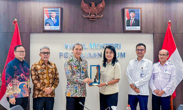 Wali Kota Bogor dan Wamen PU. (foto: ist)