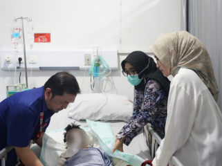 Yantie Rachim Jenguk Korban Kebakaran Tegallega, Pastikan Pendampingan dan Perawatan. (foto: kominfo)