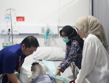 Yantie Rachim Jenguk Korban Kebakaran Tegallega, Pastikan Pendampingan dan Perawatan. (foto: kominfo)