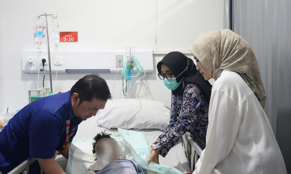 Yantie Rachim Jenguk Korban Kebakaran Tegallega, Pastikan Pendampingan dan Perawatan. (foto: kominfo)