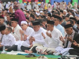 bupati bogor rudy susmanto shalat idul fitri. (foto kominfo kota bogor)