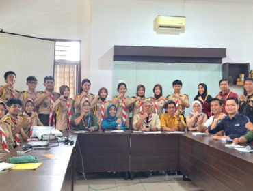 Audiensi Lomba Tunas SMKN 1 diterima
Kak Kwarcab, Sekbid Binamuda dan Ka Pusdiklatcab beserta para Andalan Kwarcab. (foto: pramuka kota bogor)