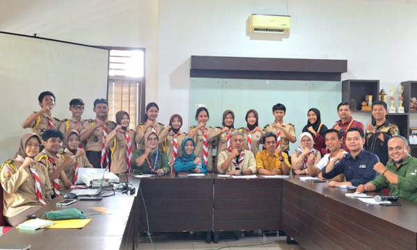 Audiensi Lomba Tunas SMKN 1 diterima
Kak Kwarcab, Sekbid Binamuda dan Ka Pusdiklatcab beserta para Andalan Kwarcab. (foto: pramuka kota bogor)