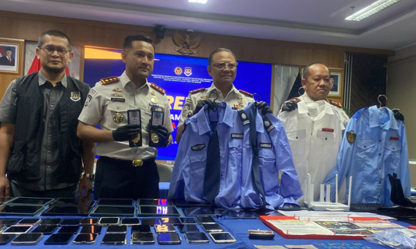 plt dirjenim Yuldi Yusman, kakanwil ditjenim jabar Jaya Saputra, dan korfung komunikasi publik ditjenim Achmad Nur Saleh. (foto: imigrasibogor)