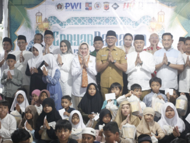 pwi kota bogor santuni 200 yatim dan dhuafa. (foto: pwi)