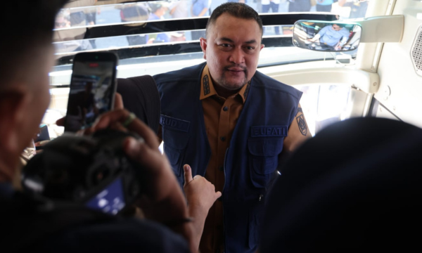 Bupati Bogor Rudy Susmanto melas 77 armada pemudik. (foto: kominfo kab bogor)