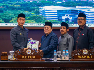 Wali Kota Bogor Dedie A Rachim dan pimpinan dewan. (foto: kominfo kota bogor)
