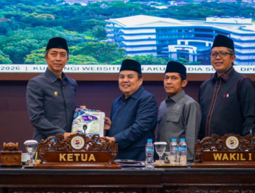 Wali Kota Bogor Dedie A Rachim dan pimpinan dewan. (foto: kominfo kota bogor)