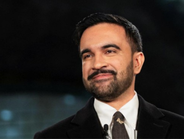 Wali Kota New York, Zohran Mamdani, mencabut larangan TikTok di perangkat pemerintah, memungkinkan komunikasi lebih baik dengan warga, dengan aturan baru. (Foto: Amir Hamja/Pool via REUTERS)