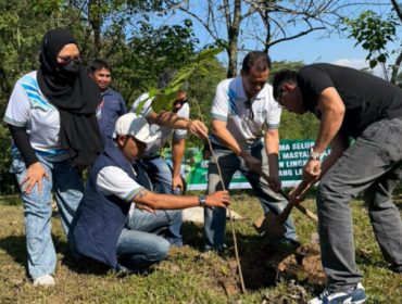 sentul city tanam pohon (foto: ist)