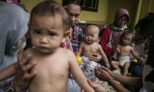 Ilustrasi. BKKBN mencatat 8,1 juta keluarga berisiko stunting akibat sanitasi buruk hingga minim akses air bersih. (Foto: ANTARA FOTO/M Ayudha)