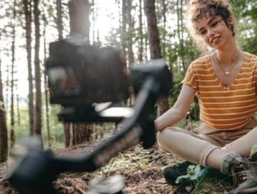 Ilustrasi. Tidak semua orang memiliki teman dekat untuk berbagi cerita atau diajak pergi ke mana-mana. Lantas, apa saja tanda orang tidak punya teman dekat? (Foto: iStock/mixetto)