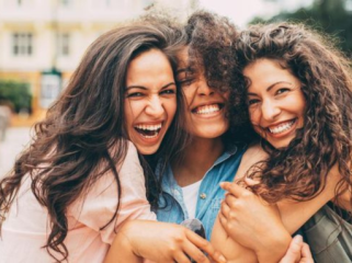 Ilustrasi. Fenomena 'beauty privilege' diam-diam hadir dalam kehidupan sehari-hari, kala orang yang dianggap 'menarik' mendapatkan perlakuan yang lebih baik. (Foto: iStock/filadendron)