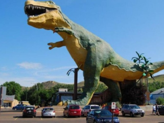 Inilah patung dinosaurus T-Rex terbesar di dunia (Foto:mtraveldrumheller.com)