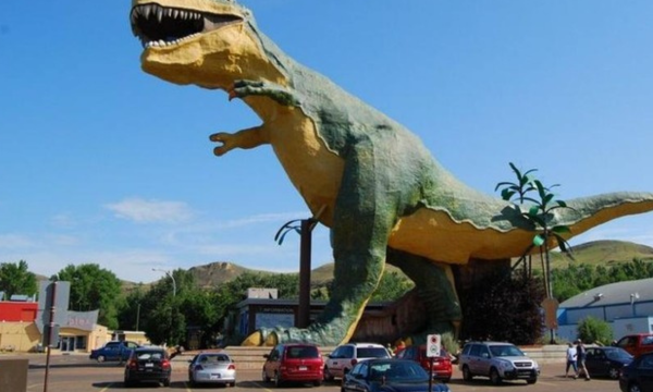 Inilah patung dinosaurus T-Rex terbesar di dunia (Foto:mtraveldrumheller.com)