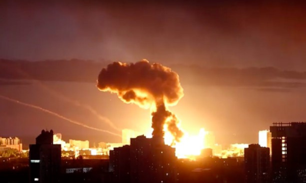 Ledakan akibat rudal Oreshnik di Kyiv, Ukraina (Foto: Reuters)