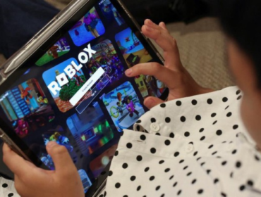Ilustrasi anak bermain Roblox (Foto: REUTERS/Ajeng Dinar Ulfiana)